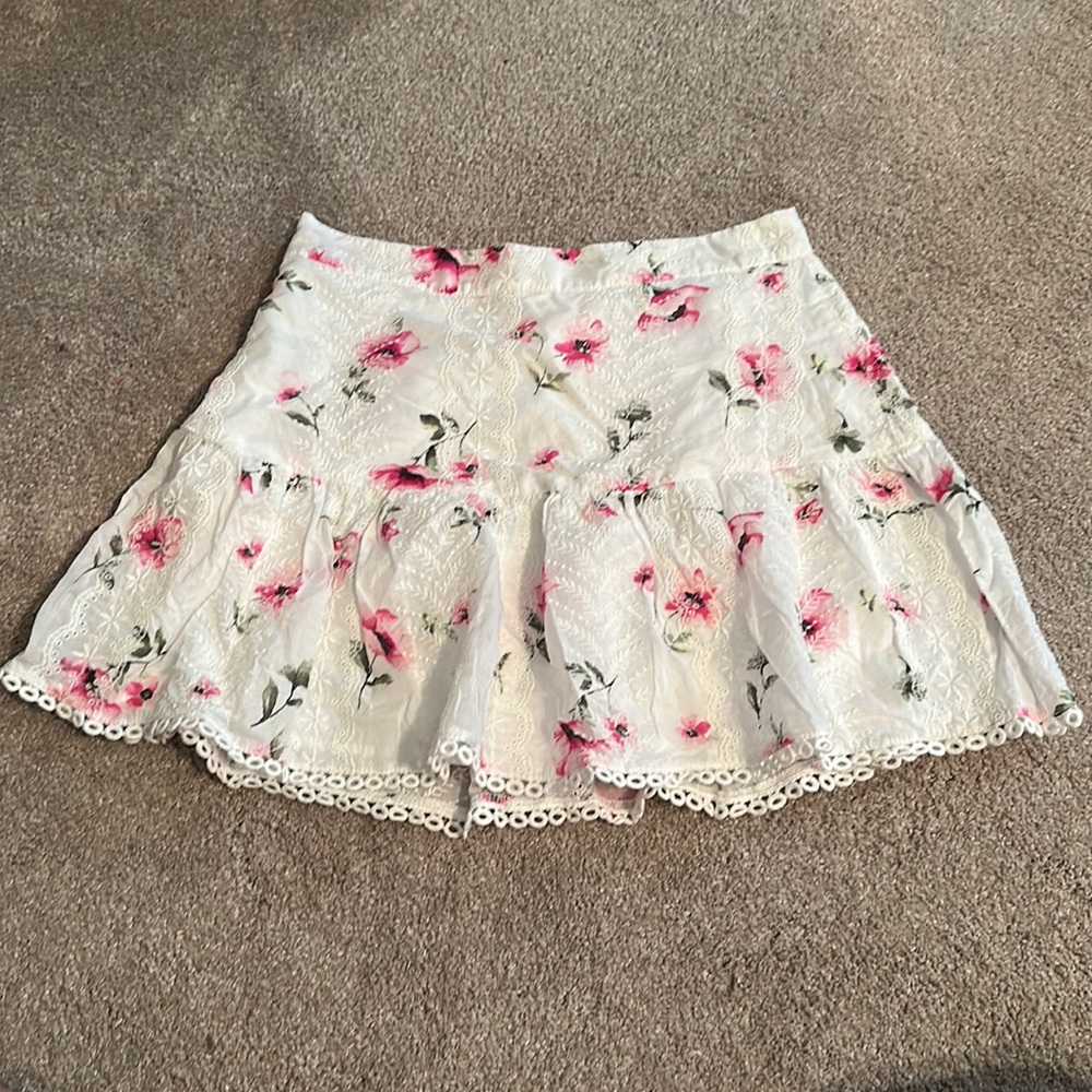 Forever 21 floral white size small
